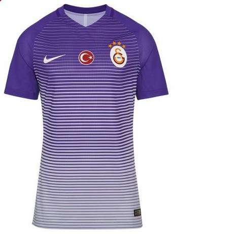 Galatasaray Mor Formasını Tanıttı