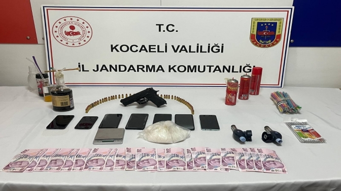 1 kilo 25 gram metamfetamin ele geçirildi
