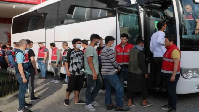 227 Düzensiz göçmen sınır dışı edildi
