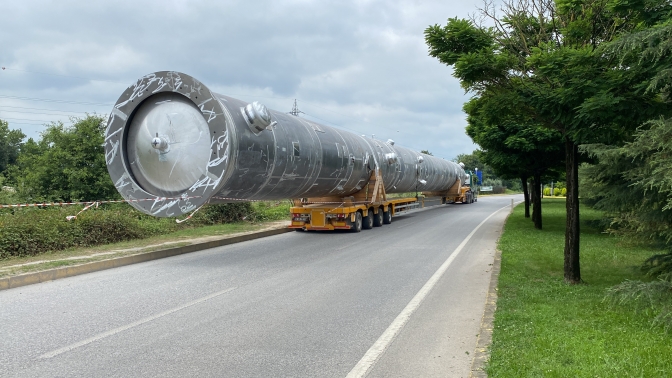 55 metre uzunluğunda yükle kavşaktan geçemedi, yolda kaldı