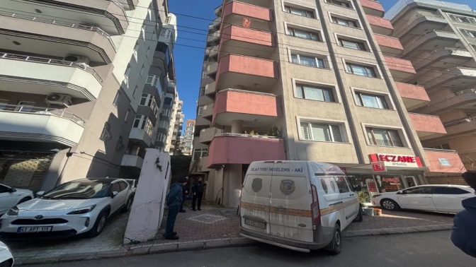 6.kattan düşen yaşlı adam hayatını kaybetti