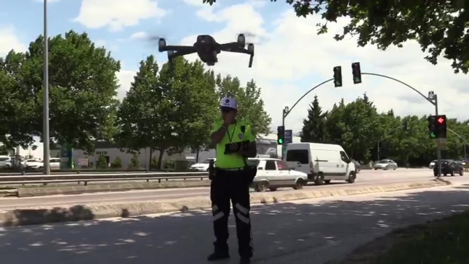 Araç sürücüleri dikkat havada drone var!