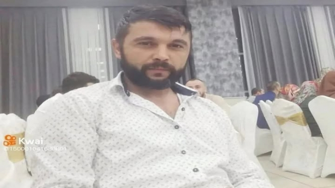 Başına Ağaç düştü. Hayatını kaybetti.