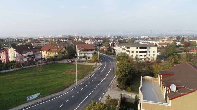 Başiskele Atatürk ve Çınar caddelerine yol çizgisi