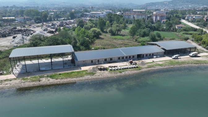 Başiskele Su Sporları Merkezi’nde çatı imalatı tamam