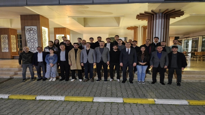 Başkan Sezer Üniversite Öğrencileri İle İftarda Buluştu