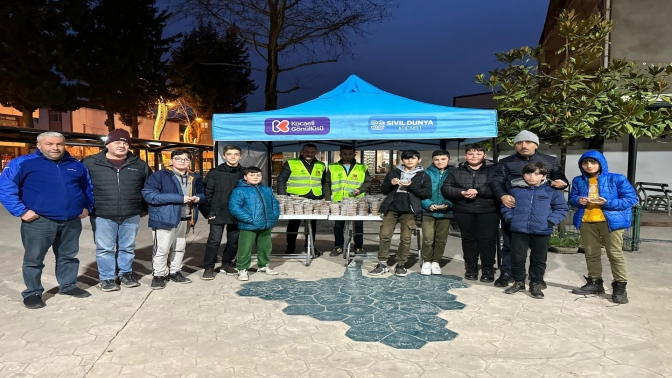 Büyükşehir 30 bin kişiye helva dağıttı