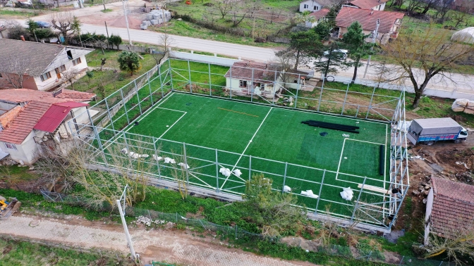 Büyükşehir, köylere futbol sahası kazandırıyor