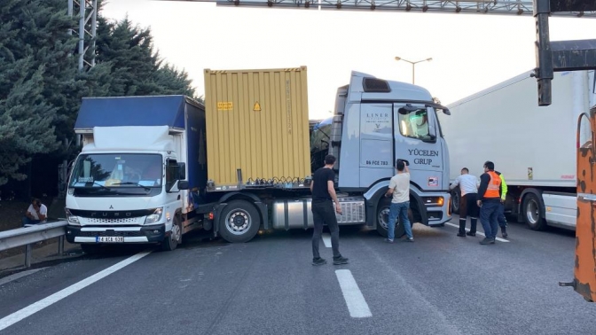 Derincede trafik zincirleme kazayı beraberinde getirdi