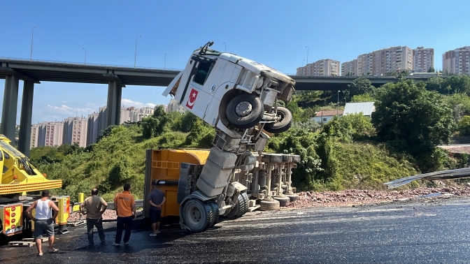 Devrilen tırın kupası şaha kalktı