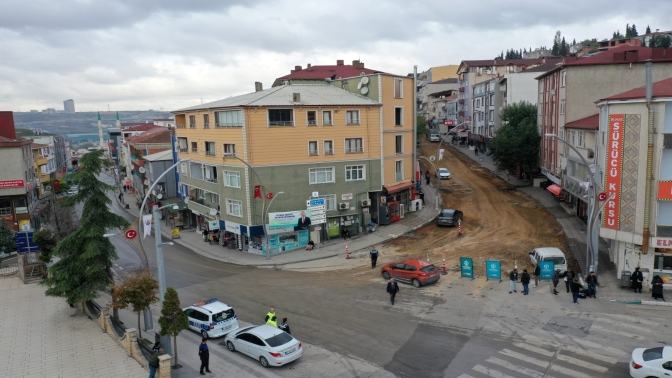 Dilovası İstiklal Caddesi’nde üstyapı çalışmaları tam gaz ilerliyor