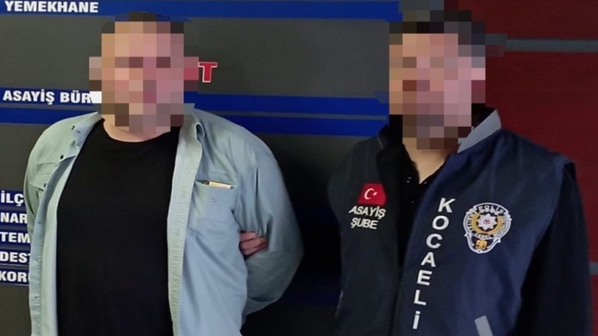 Dolandırıcılık suçundan aranan şahıs yakayı ele verdi