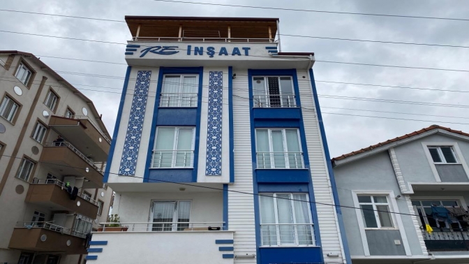 Elektrik akımına kapılan 3 kişi yaralandı