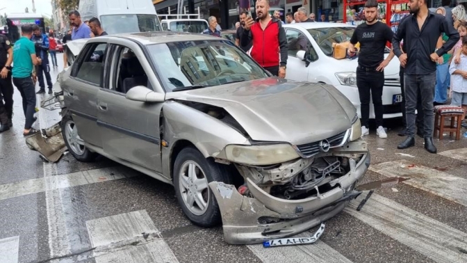 Gebze’de 4 araç birbirine girdi: 3 yaralı