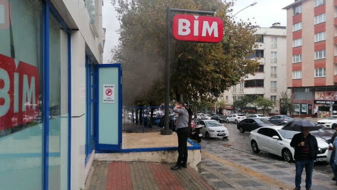 Gebzede zincir marketin deposunda çıkan yangın korkuttu