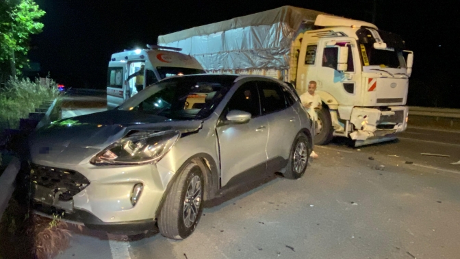 Gece yarısı zincirleme kaza: 4 yaralı