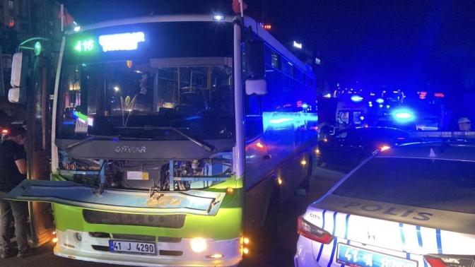 Halk otobüsündeki kazada 3 yaralı