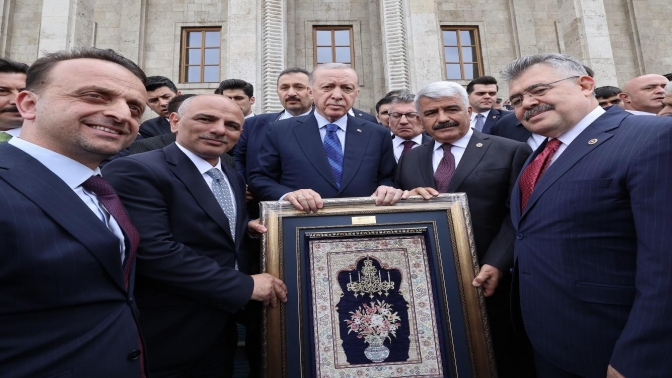 İlk Hereke Halısı Cumhurbaşkanı Erdoğan’a İlk Hereke Halısı Cumhurbaşkanı Erdoğan’a