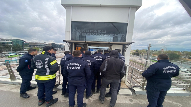 İtfaiye,Asansörde tatbikat yaptı