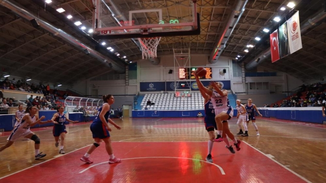 İzmit Belediyespor Emlak Konut Gelişimi 93-81 mağlup etti