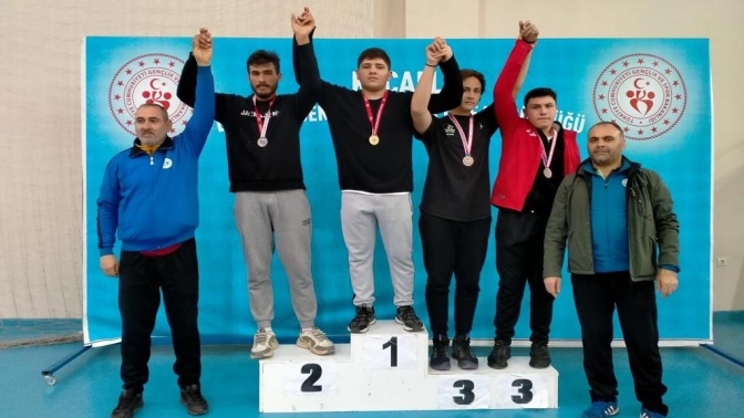 İzmit Belediyespor güreşçileri, Türkiye Şampiyonasına gidiyor