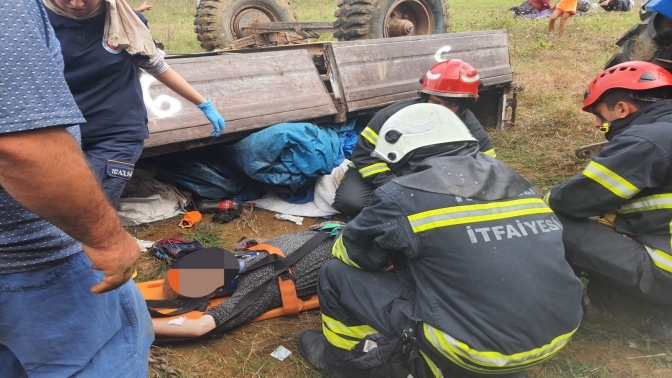 Kandıra'da traktör devrildi: 1 ölü, 4 yaralı