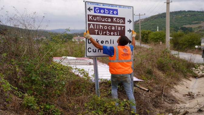 Kırsal mahallelerin işaret ve yönlendirme levhaları yenileniyor