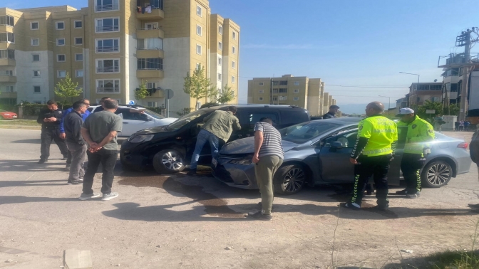 Kocaelide 3 araçlı zincirleme kaza