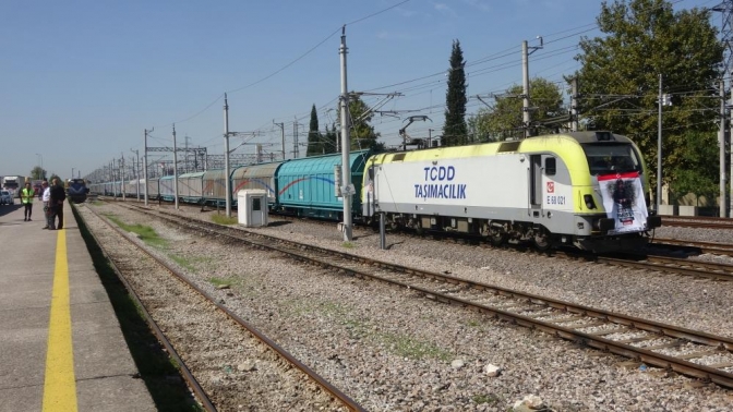 Kocaeliden Pakistana 17 vagonluk yardım treni