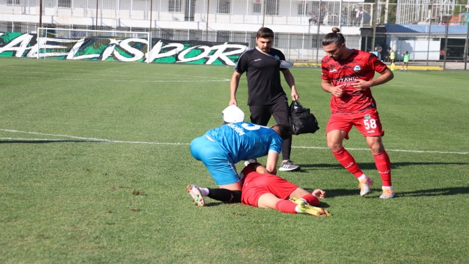 Kocaelispor - Serik Maçında dili boğazına kaçan oyuncu ölümden döndü