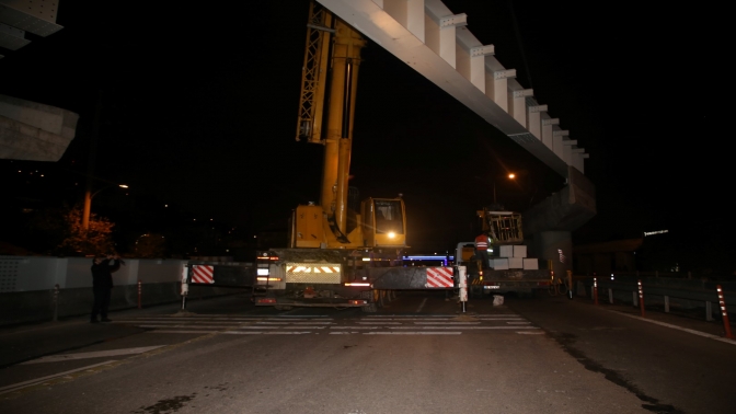 Kuruçeşme tramvay köprüsünün kiriş montajları tamamlanıyor