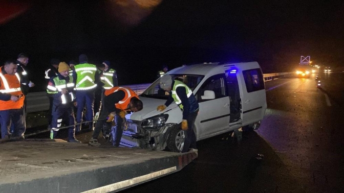 Kuzey Marmara Otoyolunda alkollü sürücü seyir halindeki otomobile arkadan çarptı: 6 yaralı