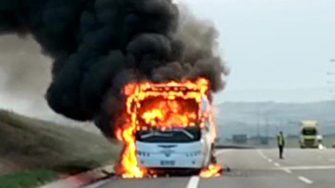 Kuzey Marmara Otoyolunda tur otobüsü alev alev yandı