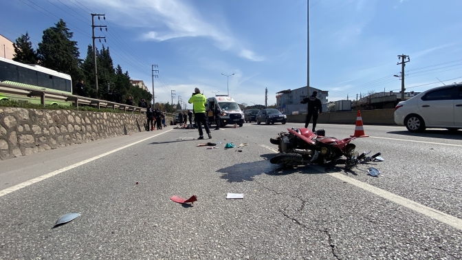 Motosiklet tır dorsesinin altına yuvarlandı, sürücü hayatını kaybetti