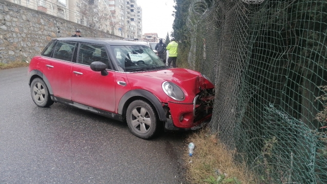 Otomobil ile motosiklet kafa kafaya çarpıştı: 1 ağır yaralı