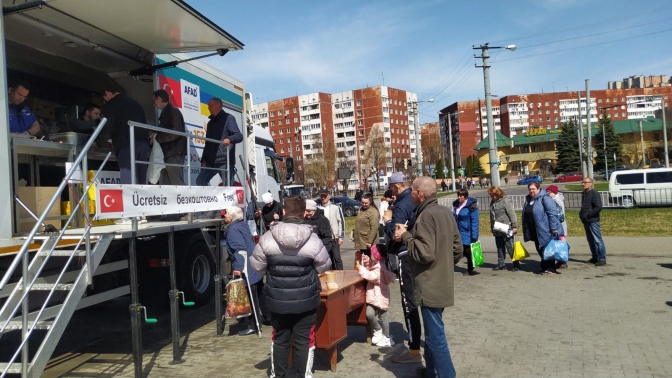 Savaş Bölgesinde Derman Oluyorlar