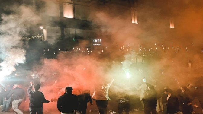 Taraftarlar İstanbulda takımın oteline gitti