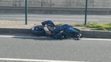 Bariyere çarpan motosikletin sürücüsü ağır yaralandı