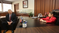 Başkan Sezer, koltuğunu Aslı'ya devretti