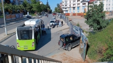 Belediye otobüsü ile SUV araç kazaya karıştı: Şoförler birbirine girdi