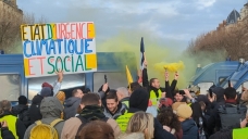 Fransa'da 'Sarı Yelekliler' yeniden sokaklarda