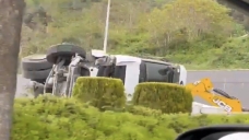 Halıdete ışıklarında Tır devrildi
