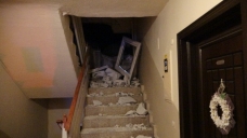 İstinat duvarı apartmanın üzerine çöktü: 32 daire tahliye edildi