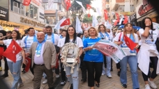 İzmit Belediyespor şehir merkezinde şampiyonluk kutladı