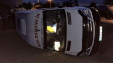 Kandıra'da işçileri taşıyan servis devrildi!