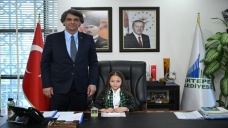 Kartepe’de Başkanlık Koltuğu Minik İkra’ya Emanet