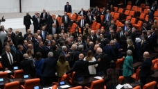 Mecliste kavga çıktı emekli ikramiyesi unutuldu