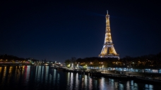 Paris'teki sembol yapılar enerji tasarrufu için erken karartılıyor