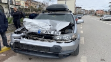 Park halindeki kamyonete çarptı: 1 çocuk yaralandı