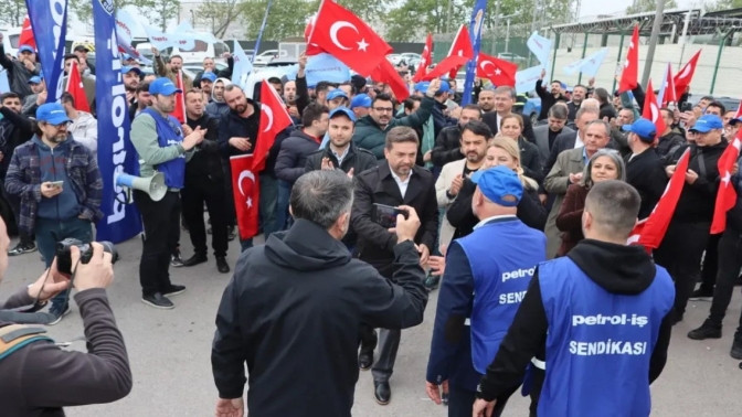 “TÜPRAŞ’ta Mourinho’ya para var işçiye yok!”